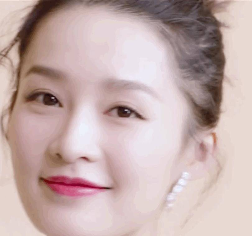 感觉李沁日常无色彩淡妆真是气质一流！5个技巧！女生Get她的美。