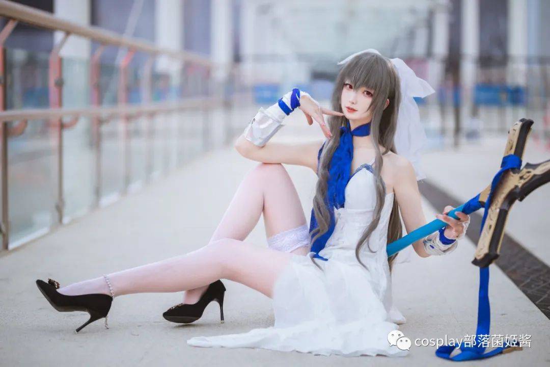 cos碧蓝航线路易九世礼服版cos正片疆疆