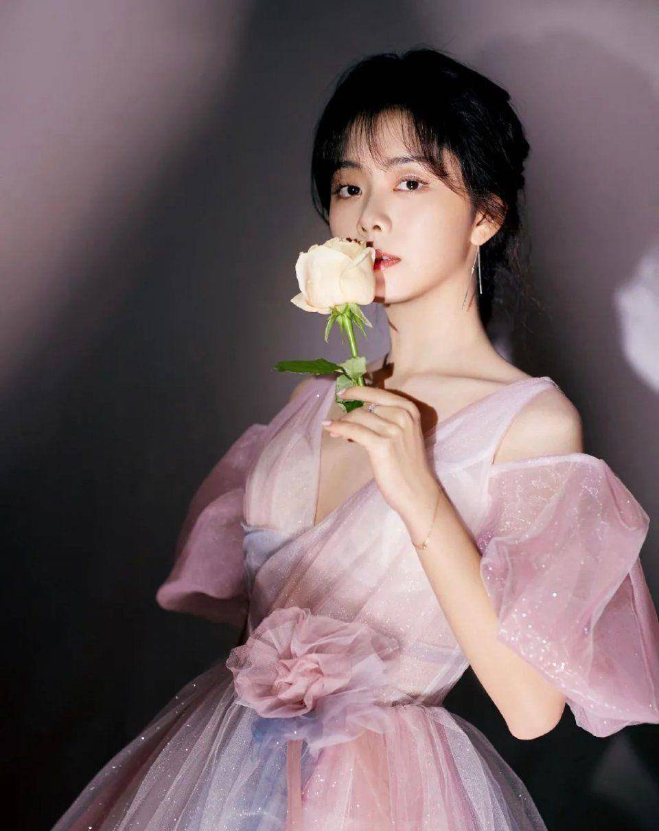 感觉玫瑰女人刘诗诗、刘亦菲、热巴、杨幂等，她们个个都美得惊艳！