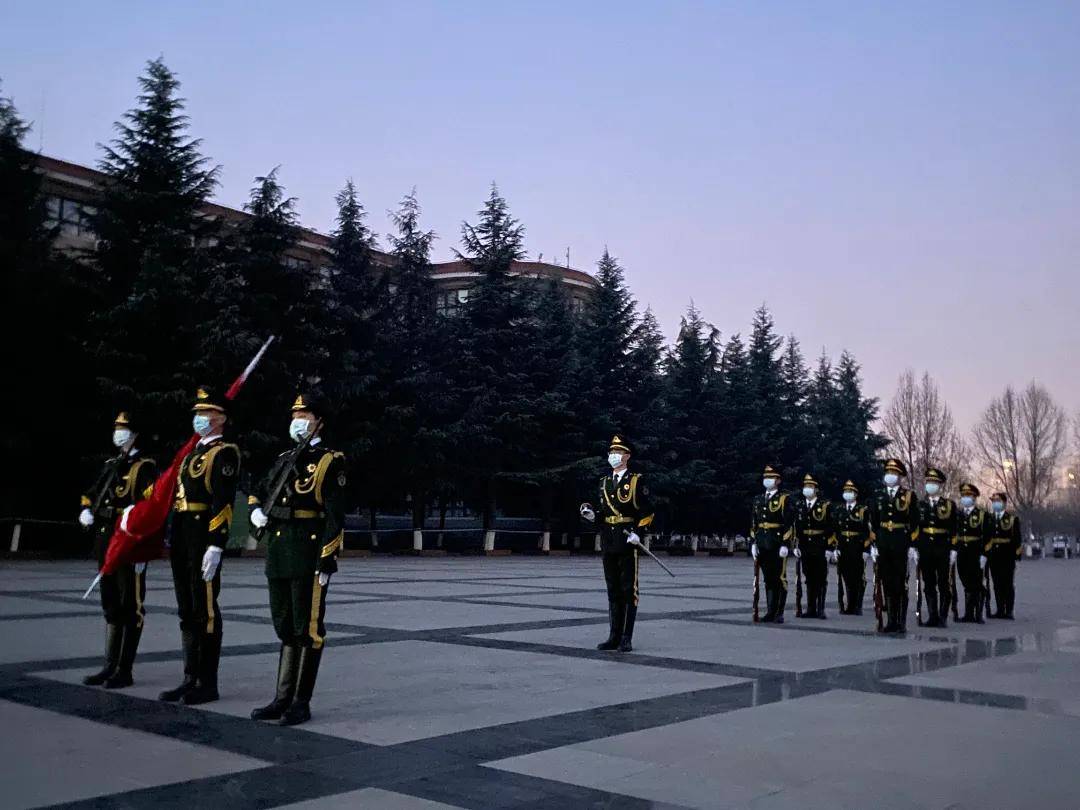 网络|青春有热血，战疫显担当丨西京学院举行升国旗仪式