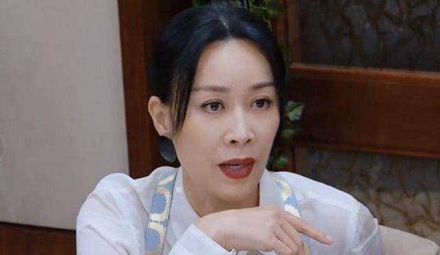 钟楚曦|那英喊话肖战：《王牌部队》会拍第二季吗？肖战的回答让人笑翻