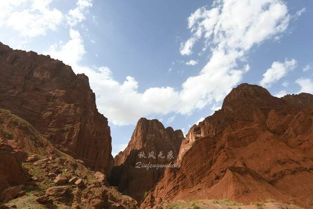 天山|红色山崖，幽静峡谷，库车感受天山神秘大峡谷的绚丽色彩