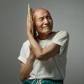 86岁“济公”身体好硬朗，拍短视频造型真搞笑，流行语太潮了
