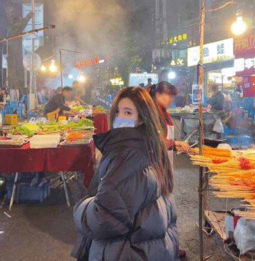 家乡|冯提莫新年舞台预定，四川卫视重庆卫视联合举办春晚，解锁新舞台