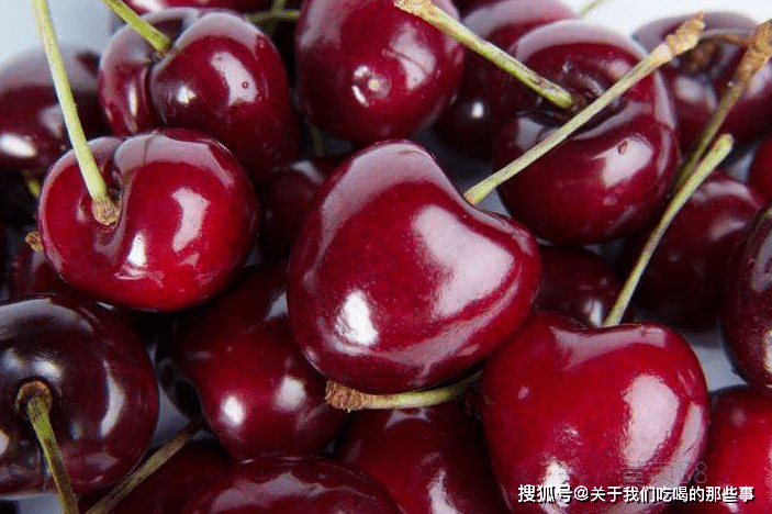 洗车厘子 用清水冲等于吃虫子 水里加3样调料 洗得又快又干净 方法 颜色 细菌