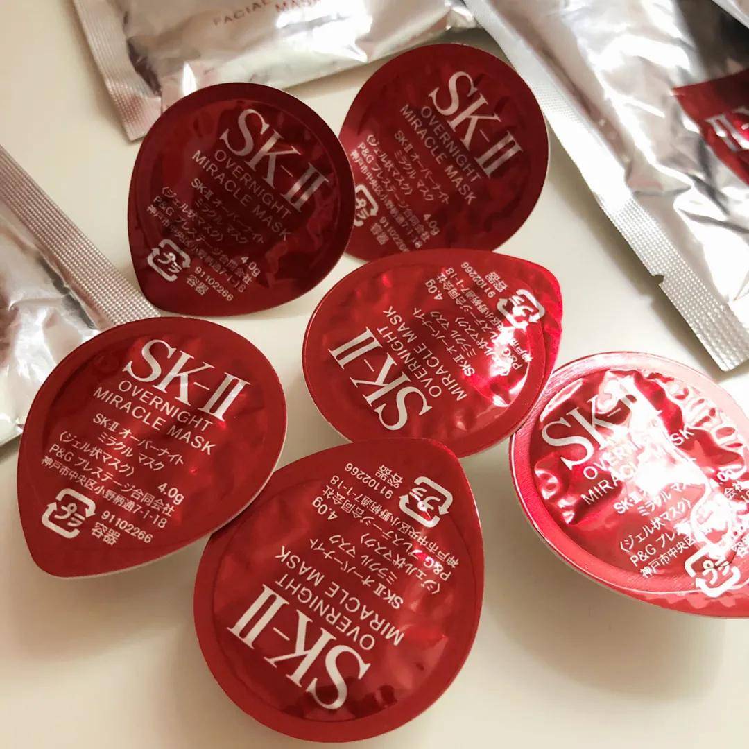 睡眠今年的SK2新年限定福袋带12个晚间修护面膜，这款面膜只有套装里有哦！