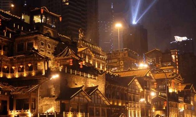 为何在落后的西部地区，能涌现出成都和重庆两个发达城市？