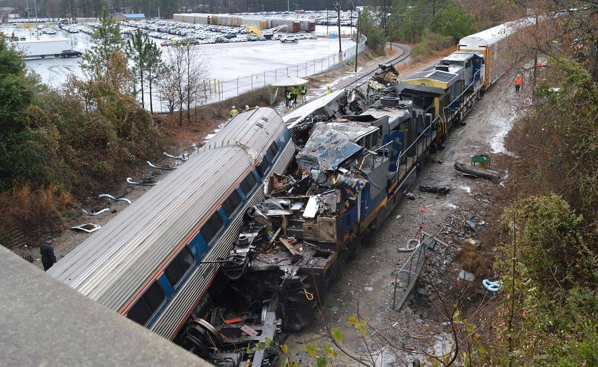 原創美國列車脫軌事故現場出現大型零元購真的是裝備全靠搶