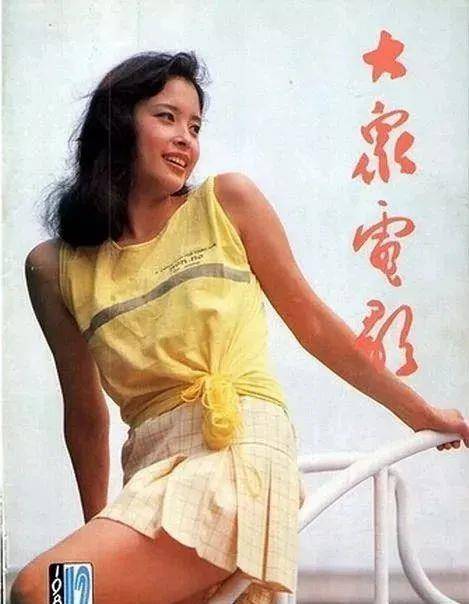 白女士 被称内娱95花颜霸的她，靠港风造型再次惊艳网友：太绝了！