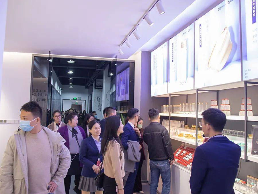 国燕委走进优秀企业感受榜样力量参访大洲新燕