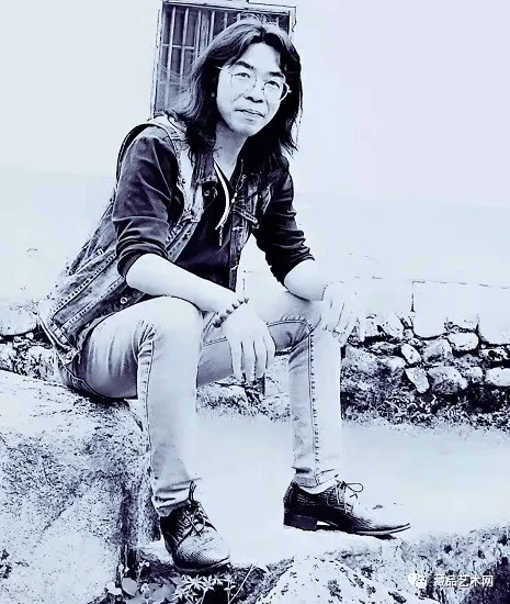 李长庚先生艺术简介李长庚,湖南省平江县人,毕业于原湖南省工艺美术