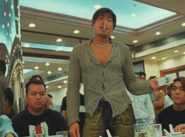 乌鸦哥和周比利越老越面善唯独他年轻时可爱却越老越凶