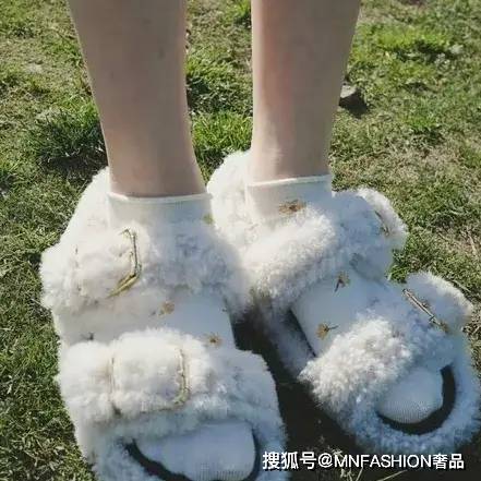 品牌 时尚 | 迪丽热巴这双毛毛拖鞋，简直可爱到犯规