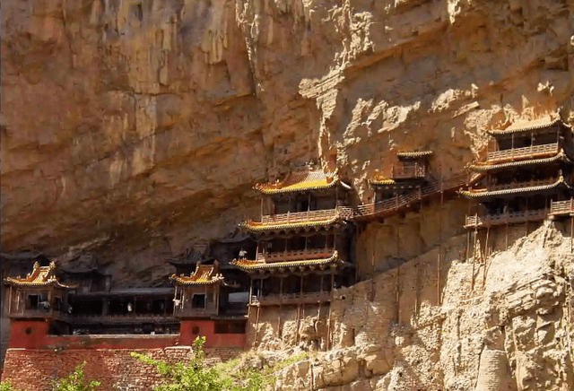 建在悬崖峭壁之上的寺庙，位于山西大同，距今已有千年历史了！