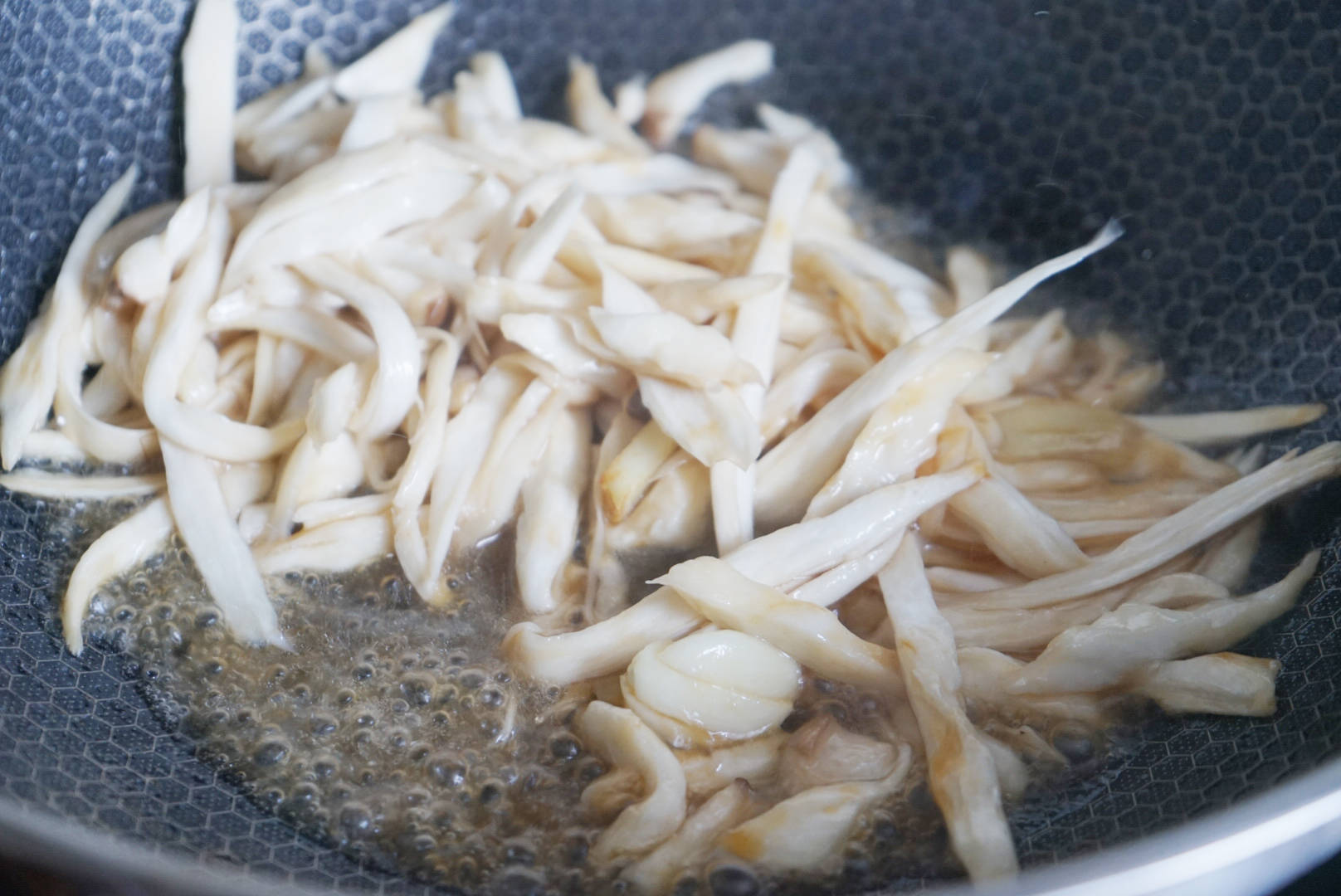 在家怎样腌制杏鲍菇 a616074d14004aaa86cf36355185af4d.jpeg