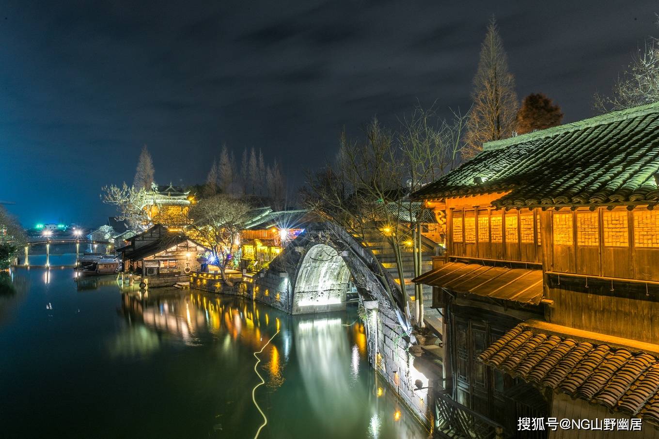 诗画|夜晚下的西栅，灯火阑珊处的乌镇，美得让人沉醉！