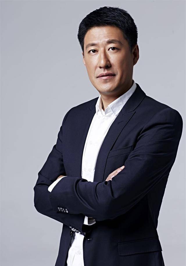 因为|于震直播宣称造价15万的酒只卖158,直言就为送福利,被指大忽悠