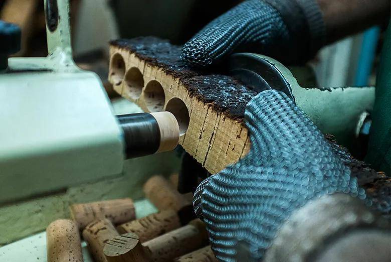 复合|花300块买一瓶螺旋盖的葡萄酒到底亏不亏？