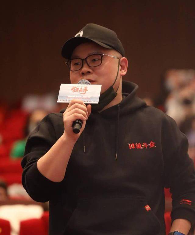 张末|李现说蹭票看《狙击手》,岳云鹏向张艺谋求戏约:你用我好吗?