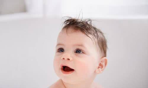 如何给新生儿洗澡又简单又干净 fcf9e868301a44f1b01f7575ad63a70f.jpeg