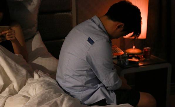 原创嫌弃老公太快并扬言要改嫁印尼人妻惨遭枕头活活闷死