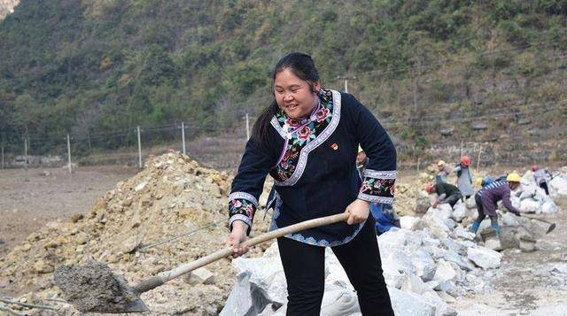 “当代女愚公”邓迎香，历经13年凿穿大山，凿通乡村致富路