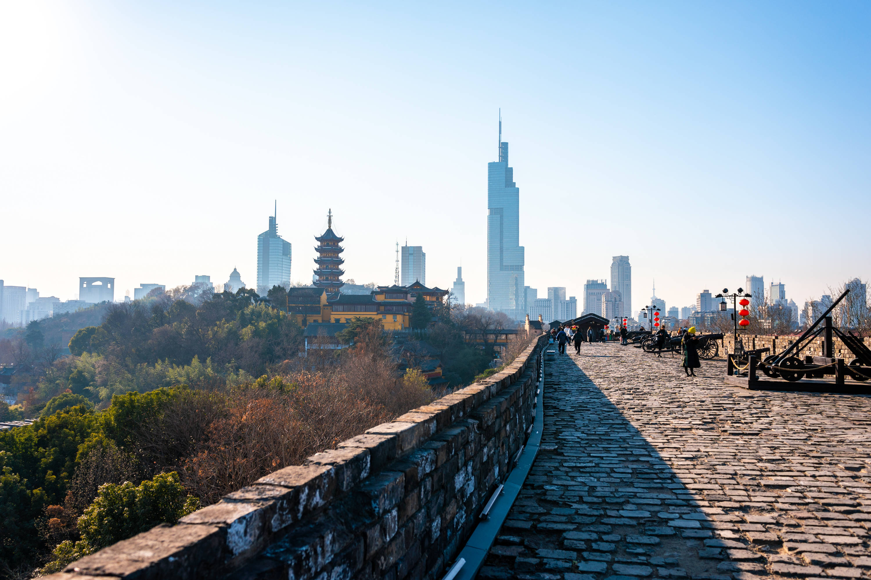 南京台城明城墙现存最高大最完好的一段古与新在此交相辉映