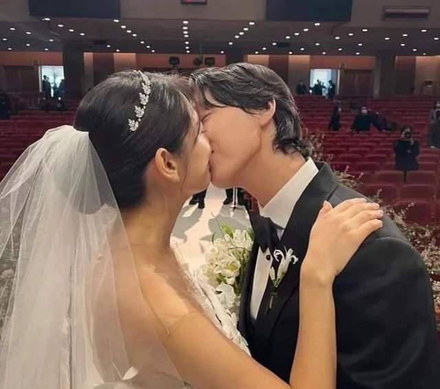 朴信惠婚纱照_朴信惠和李钟硕婚纱照(3)