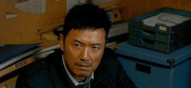 次郎|《天目危机》：63岁苗侨伟与38岁张孝全同台飙戏，这一轮他更胜一筹