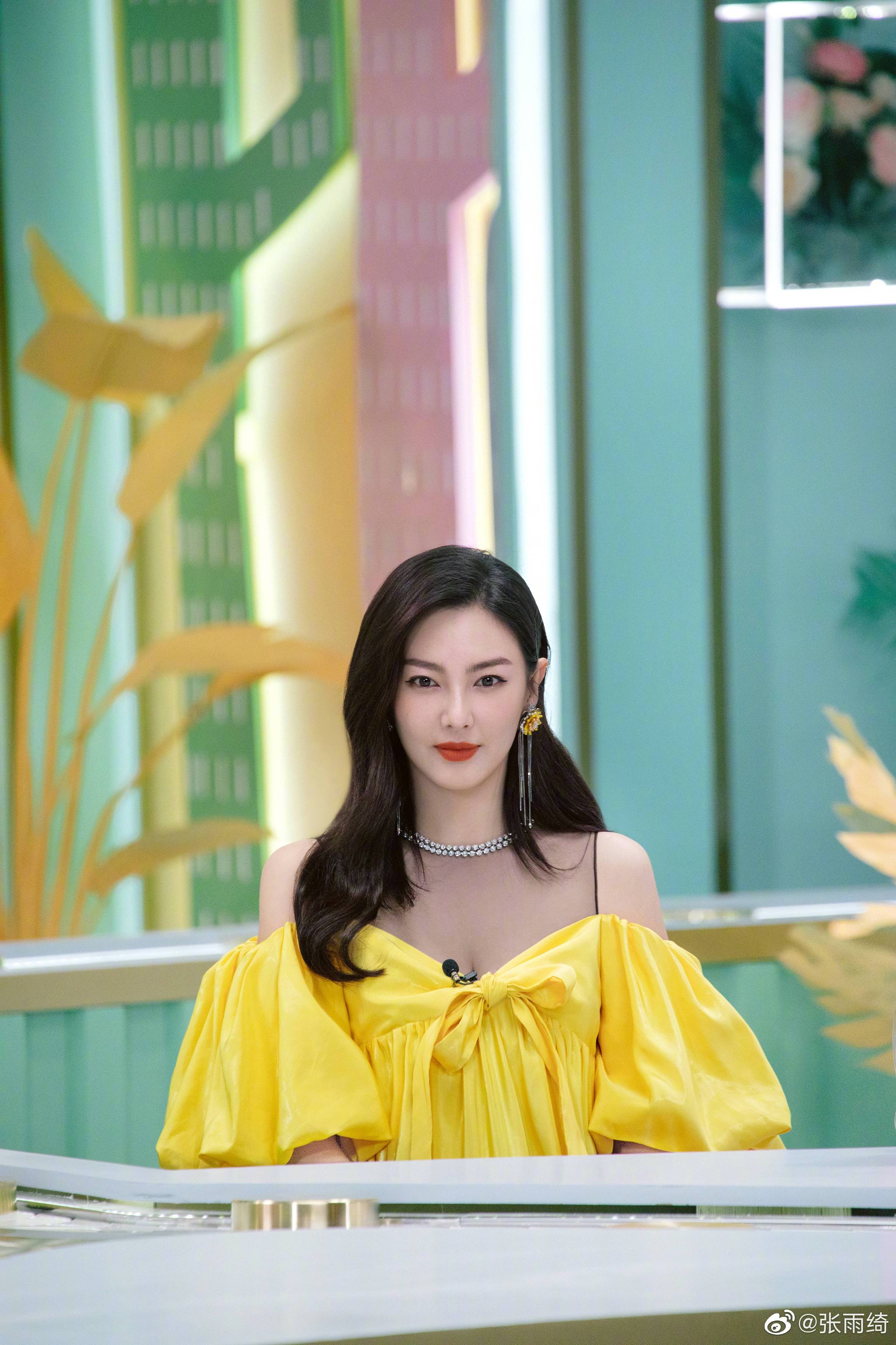 32岁张雨绮扮可爱中国娃娃,这个人间富贵花,什么造型都惊艳!