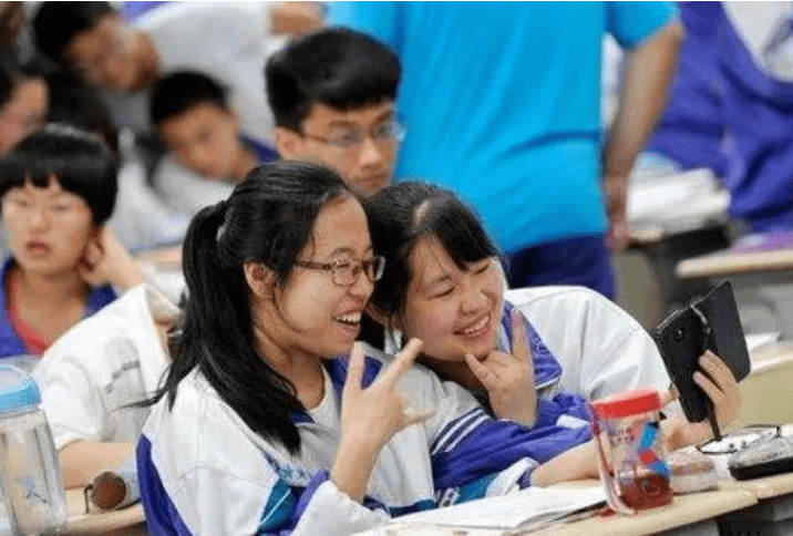 住校和走读什么意思 f6d700d93ad84d20810a7d0f972cd8b4.png