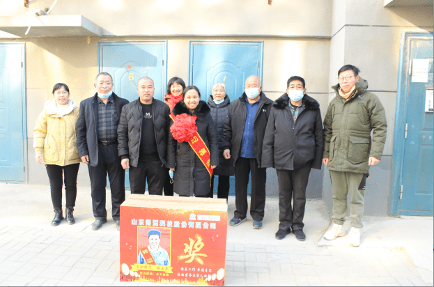 致敬劳模 送奖到家_公司_高管_张培超