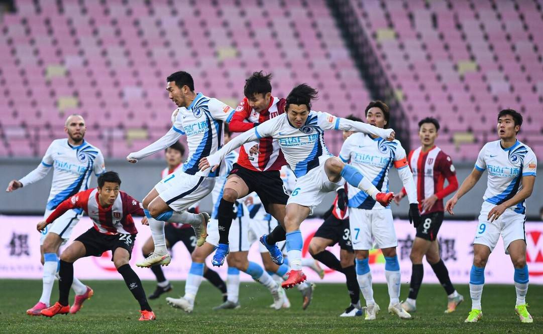 附加赛-十人大连人1-1成都 孙国文建功后染红赵旭日送点费利佩扳平