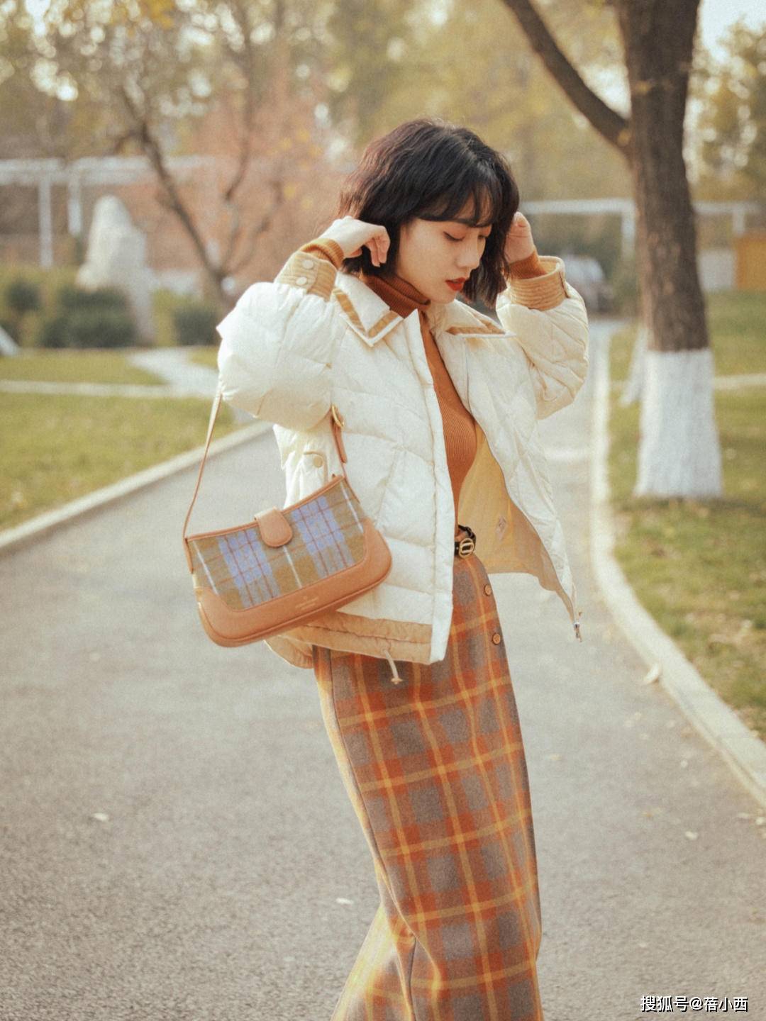 整体 深冬外套买精不买多,一件羽绒服足够!怎么穿都优雅年轻、显气质