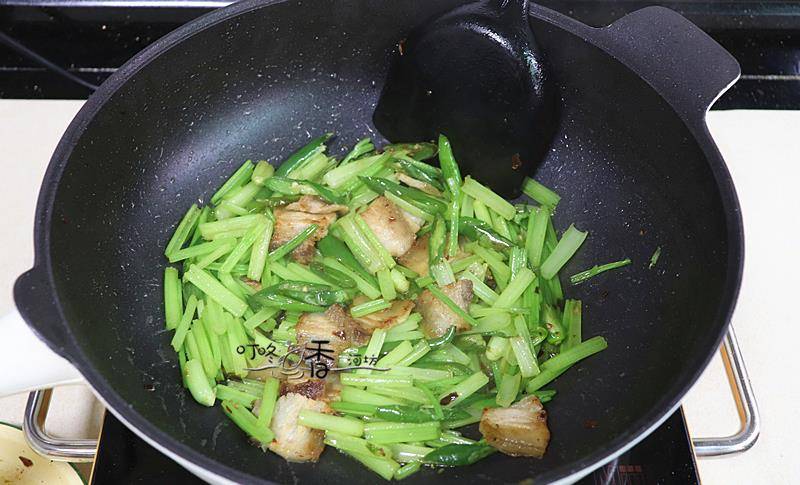 食欲|清明前后多吃這菜，加肉炒一炒，清香爽脆，常吃美白護膚抗衰老