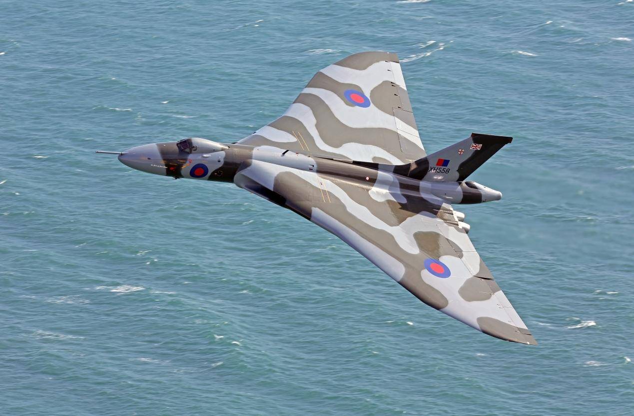 原创英军火神轰炸机在马岛战争中担负重任留下传奇名声