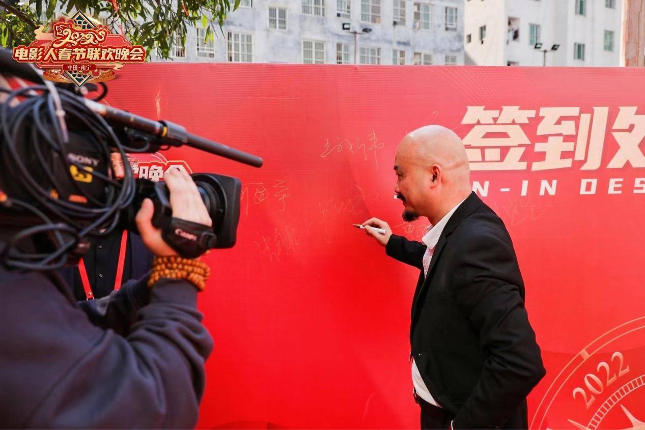 何展宇|朱槿花开 电影人在 2022《电影人春节联欢晚会》成功录制