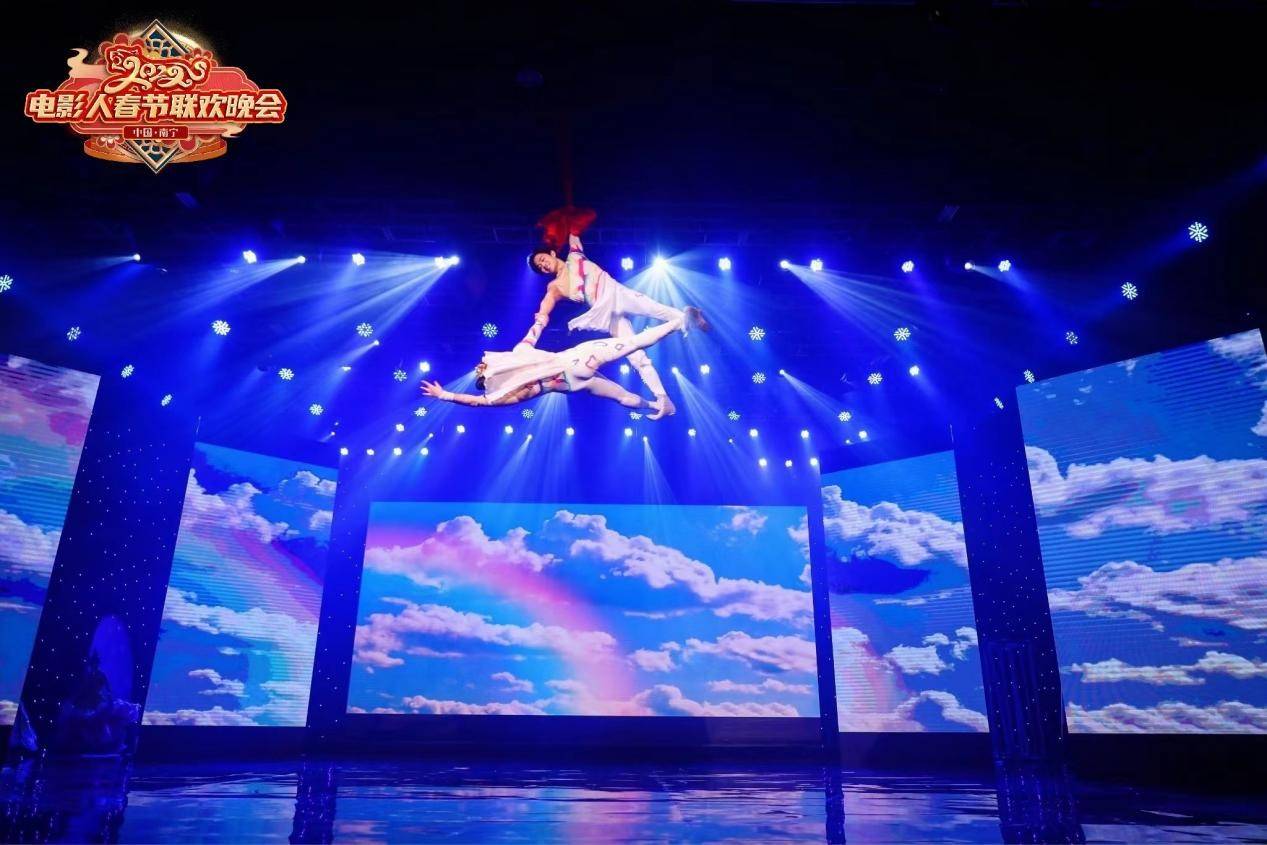 何展宇|朱槿花开 电影人在 2022《电影人春节联欢晚会》成功录制