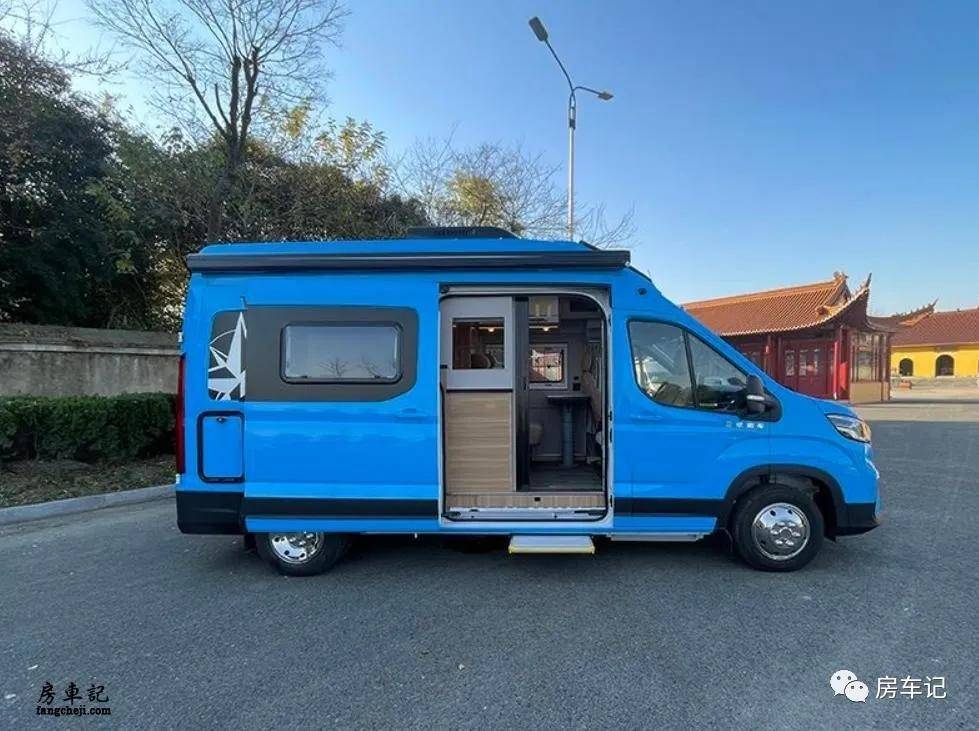 进化之作超高性价比b型房车卫航v590蓝色进化登场