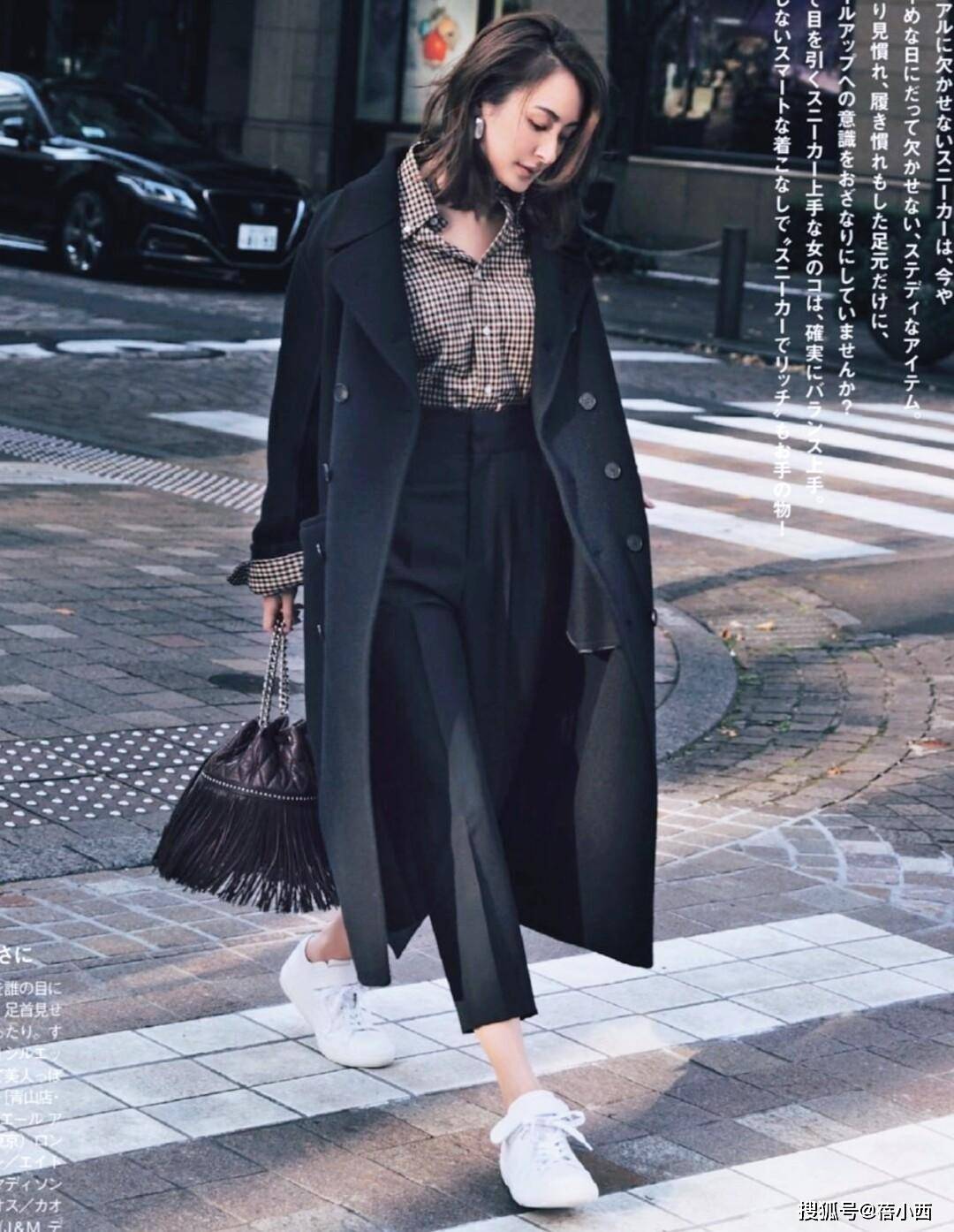蓝色 “大衣”是优雅女人的穿搭必备，学日本博主这样搭配，自带高级感