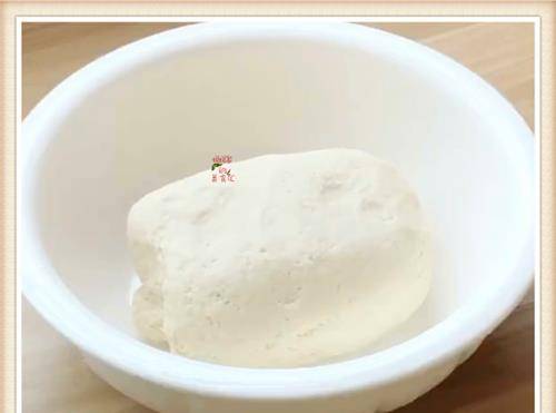 的表面|夏天必备快手鸡蛋泡泡饼,不用发面特简单,30分钟搞定全家人早餐