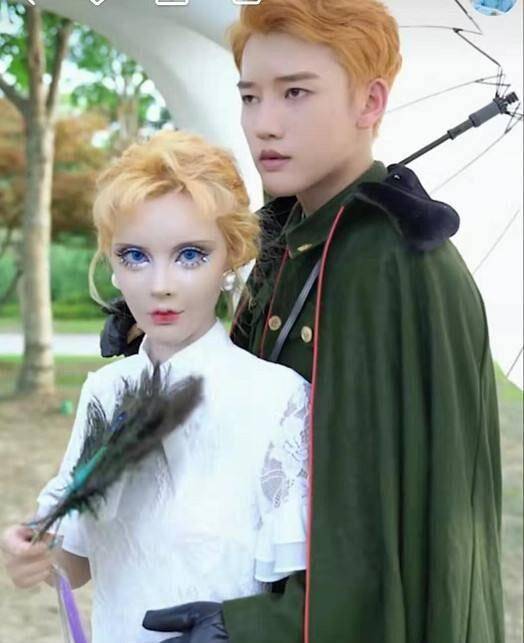 小天“真人芭比”网红迪丽拉,公开否认整容,结果吃饭却不敢张嘴?