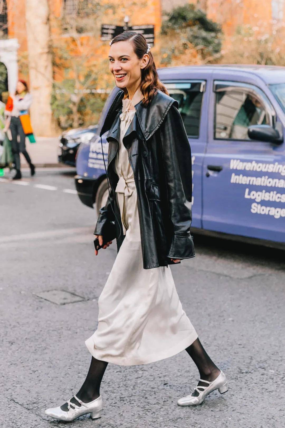 饱和度 春节穿什么|帮你挑好了这4款裙子,谁穿谁美~