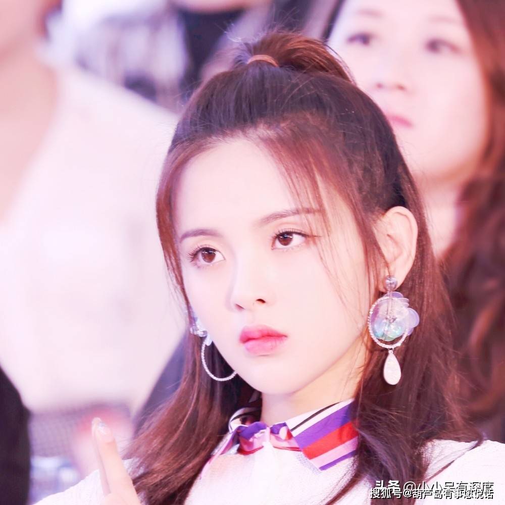 原创小刘佳和杨超越她俩长得简直一模一样的说是亲姐妹都有人信