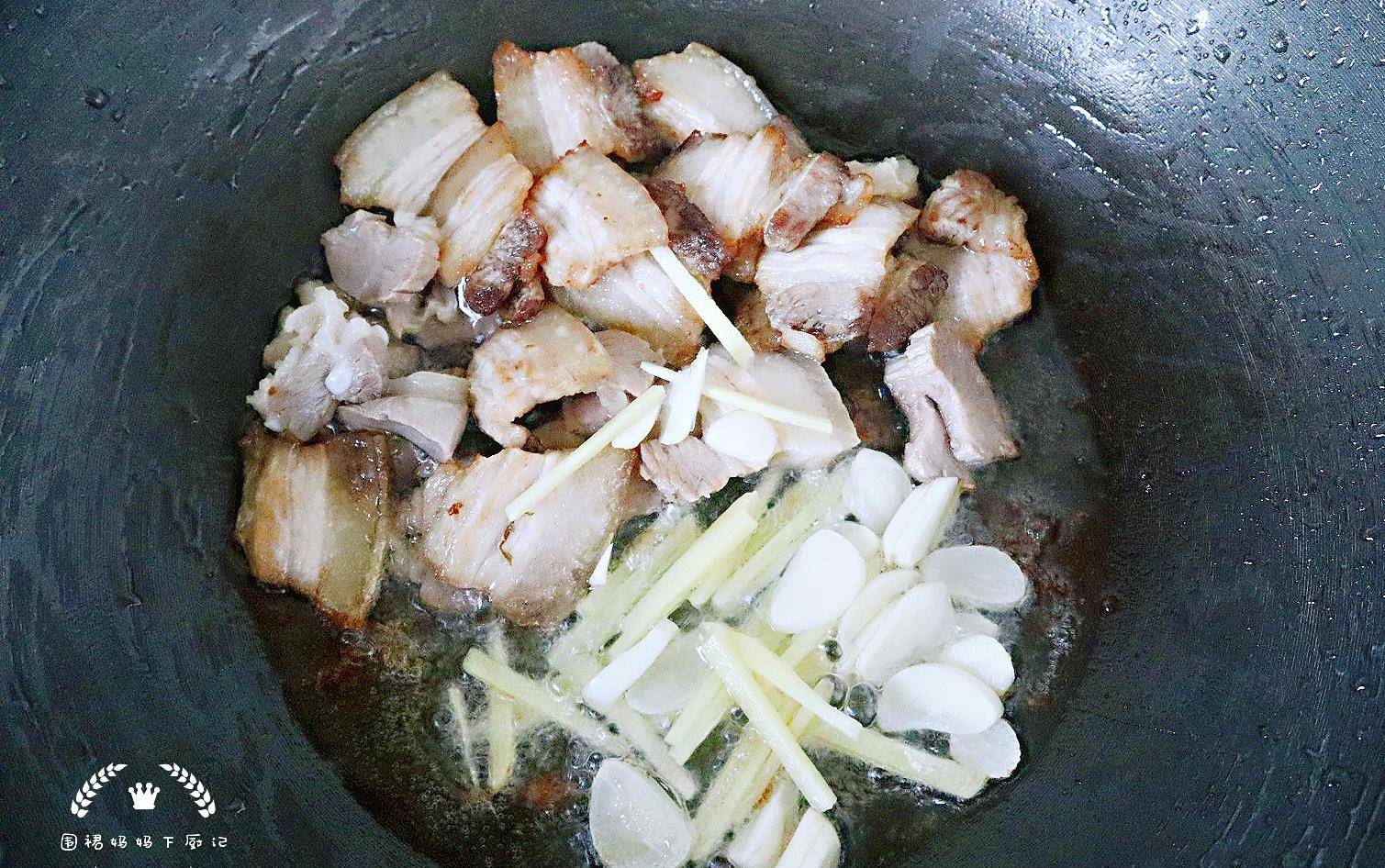 加入适量|这菜看起来老，吃起来却很嫩，放点肉一起炒，肉香菜更香，真好吃