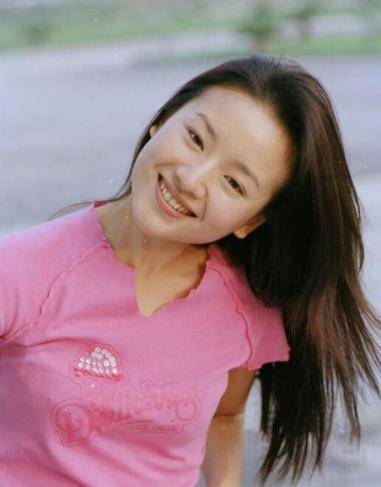 一名外籍男子在北京的大街上企图猥亵一名中国年轻女子米
