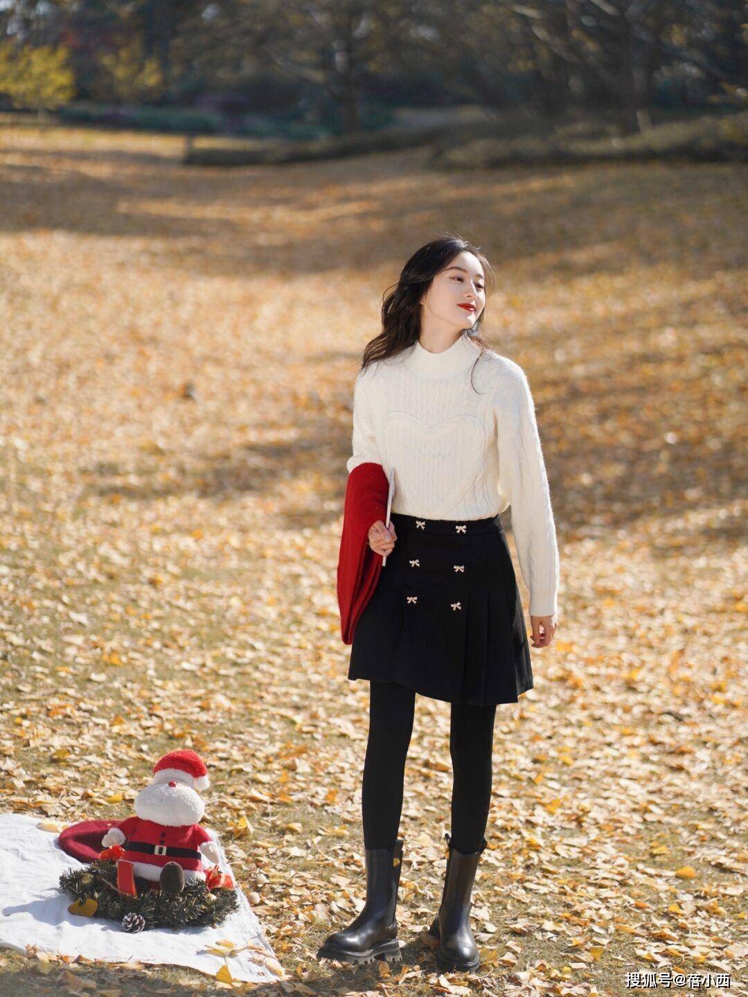 颜色 毛衣不知道选什么颜色?推荐你选择白色,搭配裤子半身裙都很高级