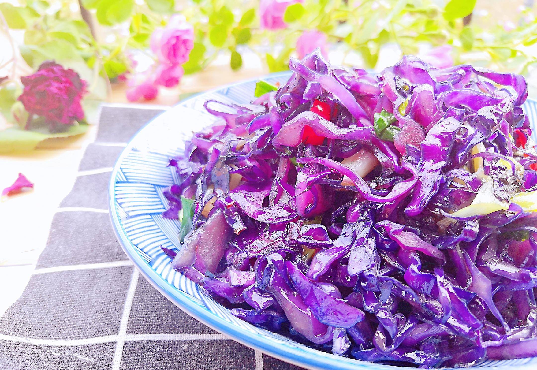 这菜的花青素和维生素e比紫茄子丰富 女人延缓衰老要多吃它 韭黄 小葱 味道