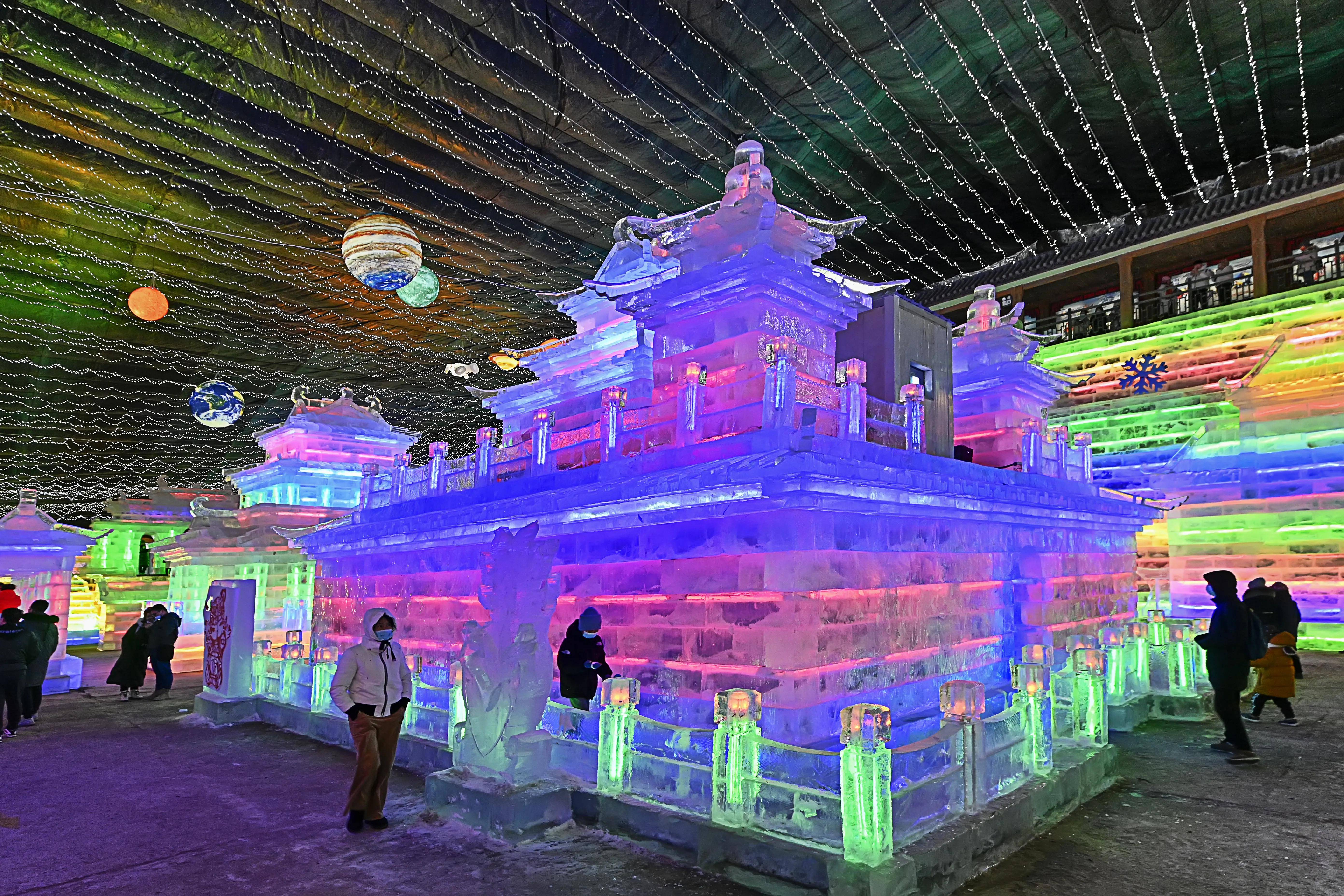 龙庆峡景区冰灯图片