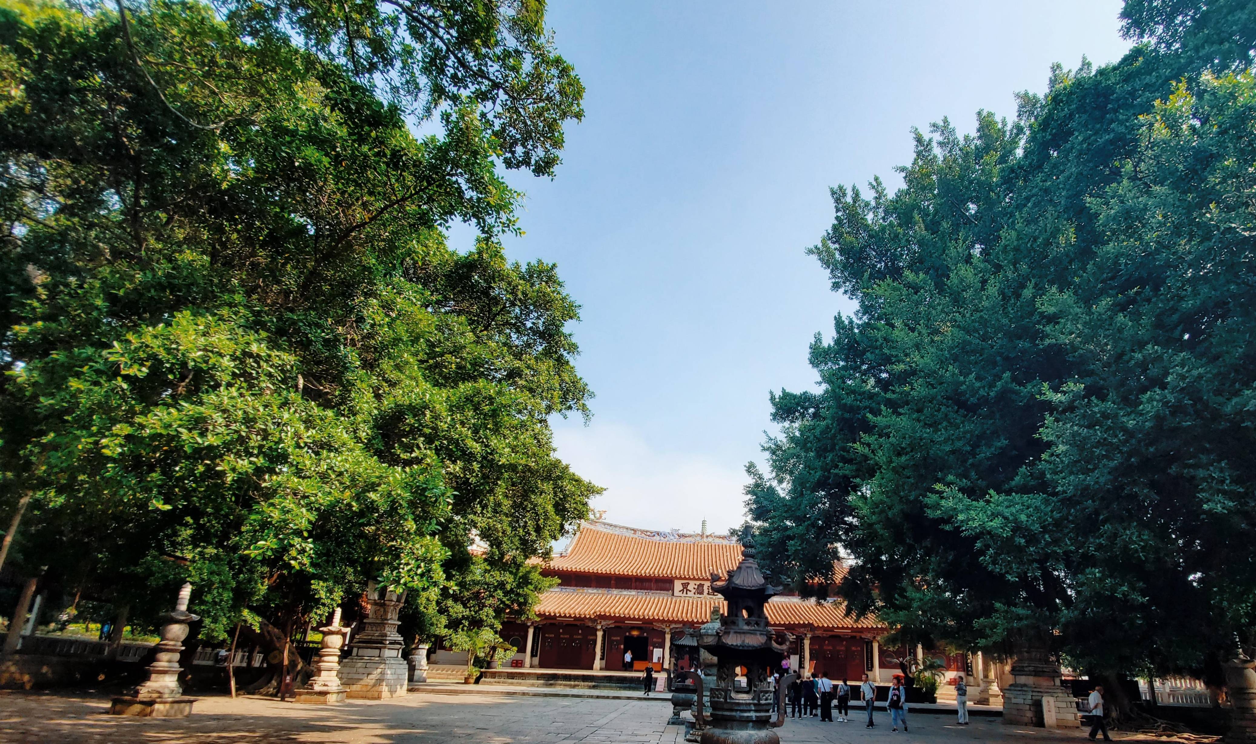 福建低调旅游城市，藏中国多元寺院，寺内两塔对峙堪称国内唯一